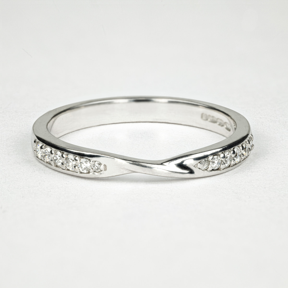 18 carat white store gold ring price